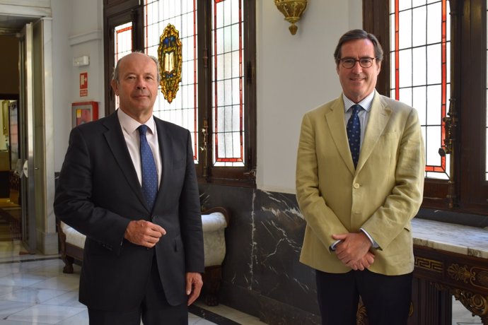 El ministro de Justicia, Juan Carlos Campo, y el presidente de la CEOE, Antonio Garamendi, en el Ministerio de Justicia donde han mantenido una reunión