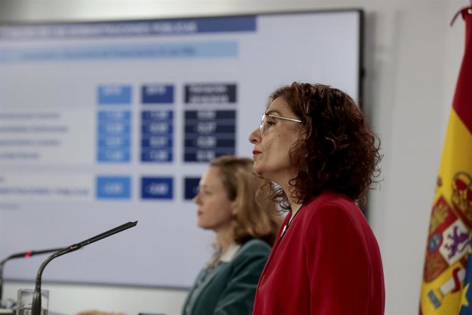 La ministra de Asuntos Económicos y de Transformación Digital de España, Nadia Calviño, y la Ministra de Hacienda y portavoz del Gobierno, María Jesús Montero