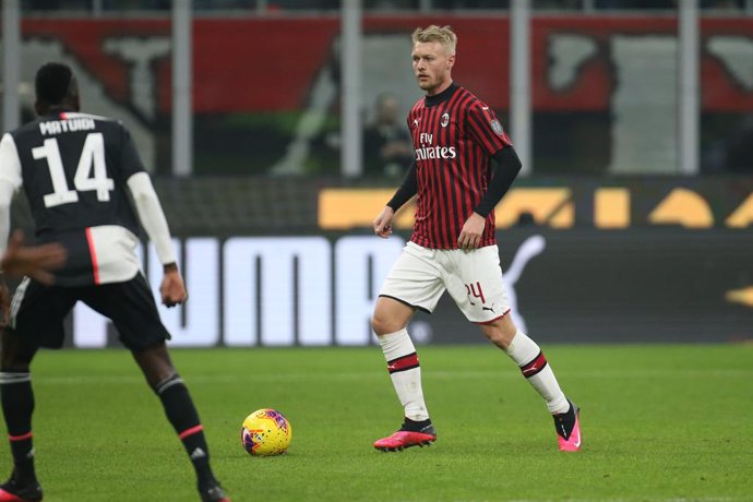 Fútbol.- El AC Milan ejerce su opción de compra sobre Simon Kjaer 