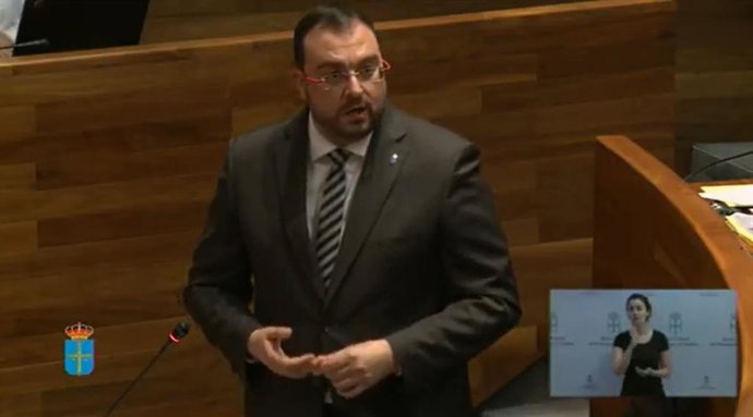 El presidente Adrián Barbón comparece en el Pleno de la Junta.