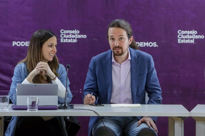 El vicepresidente segundo del Gobierno, Pablo Iglesias, y la secretaria de Estado de Agenda 2030, Ione Belarra, durante una reunión del Consejo Ciudadano Estatal (CCE) de Podemos en enero de 2020