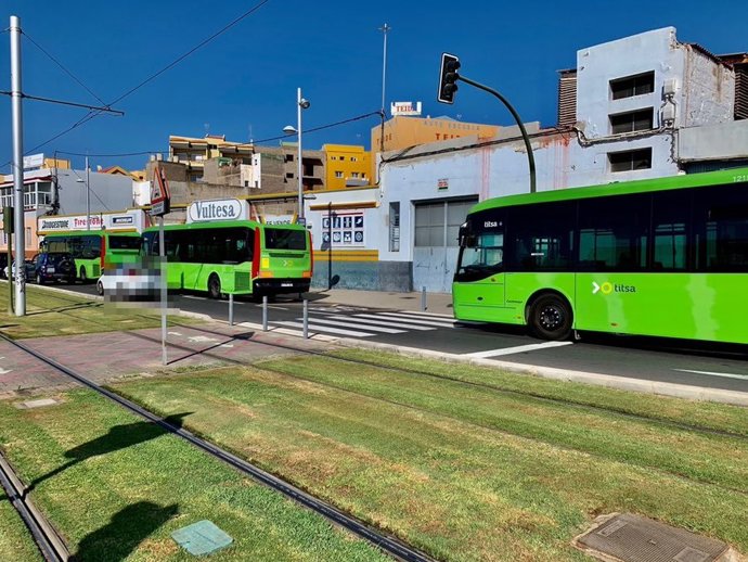 Servicio de guagua alternativo para trasladar a los usuarios del tranvía