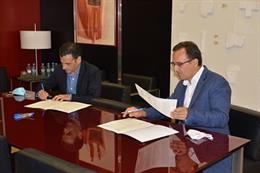 El director general de  Punt, Alfred Costa, y el Director Operaciones Brainstorm Multimedia, Héctor Víguer, firman el convenio