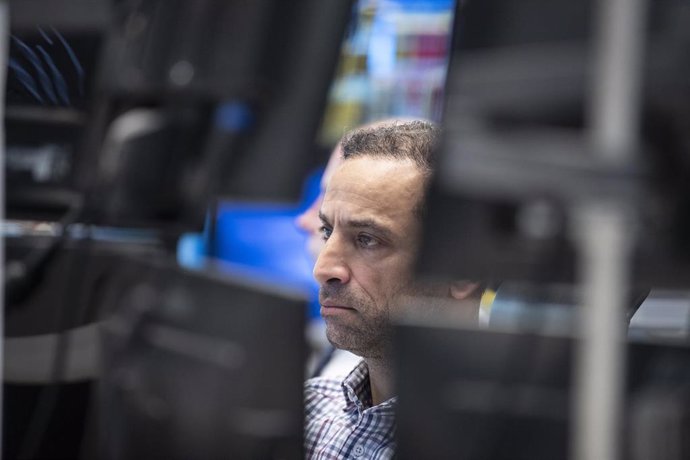 12 March 2020, Hessen, Frankfurt_Main: A stock trader looks at monitors in the trading room of the Frankfurt Stock Exchange. Germany's DAX index of 30 blue-chip companies has dropped below 10,000 points for the first time since mid-2016. Photo: Boris Ro