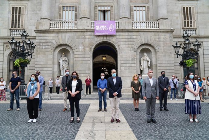 Torra i Colau encapalen un minut de silenci pel presumpte assassinat masclista al Raval.