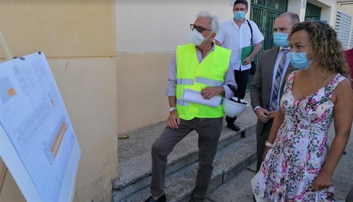 La delegada territorial de Educación, Marta Escrivá, en el IES Gelves