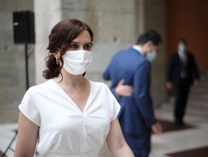 La presidenta de la Comunidad Isabel Díaz Ayuso, tras el balance realizado con el vicepresidente, Ignacio Aguado, del primer año desde la firma del acuerdo de Gobierno, en la Real Casa de Correos, Madrid (España), a 15 de julio de 2020.