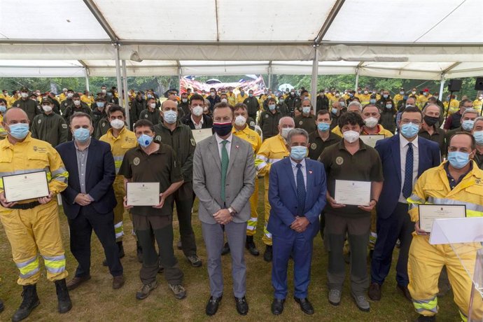Acto de homenaje al operativo contra incendios forestales