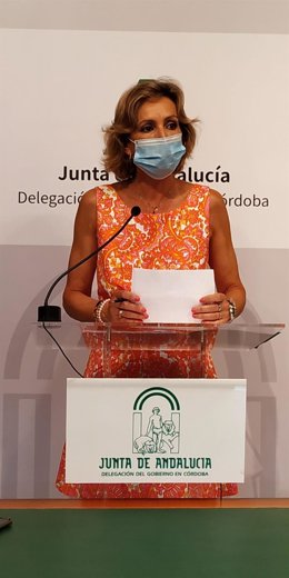La delegada territorial de Igualdad, Políticas Sociales y Conciliación de la Junta de Andalucía en Córdoba, Inmaculada Troncoso, en rueda de prensa