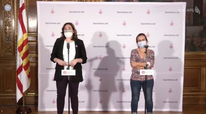 L'alcaldessa de Barcelona, Ada Colau, i la regidora de Salut de Barcelona, Gemma Tarafa, en una conferncia de premsa.