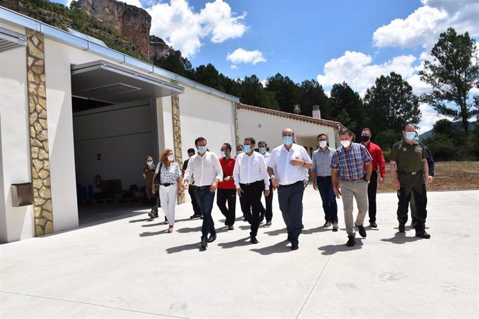 Visita a Uña del vicepresidente regional, José Luis Martínez Guijarro, y el presidente de la Diputación, Álvaro Martínez Chana.