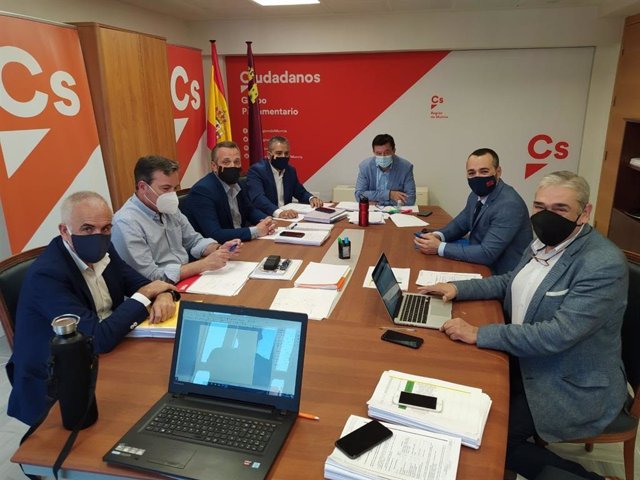 Reunión entre los equipos negociadores de Ciudadanos, PP y PSOE en las instalaciones del Grupo Parlamentario de Ciudadanos en la Asamblea Regional, el pasado 7 de julio