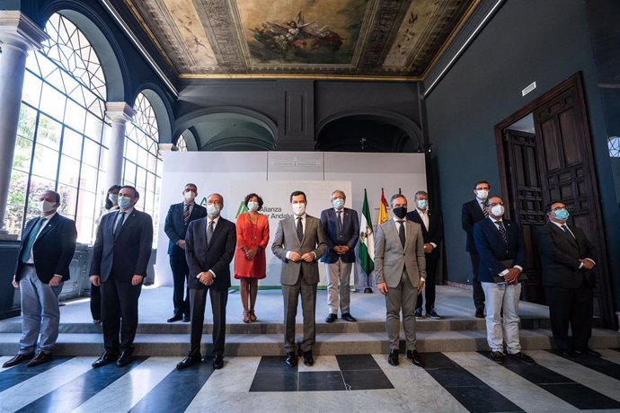 Imagen de la reunión del lunes 13 del presidente de la Junta, Juanma Moreno, con los rectores de las universidades públicas de Andalucía. 