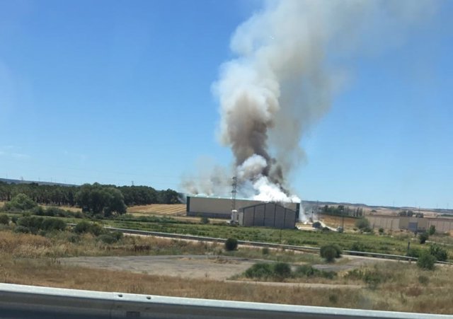 Incendio en una instalación agrícola en Almazán (Soria).
