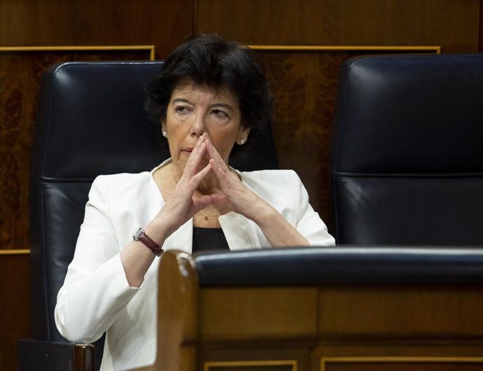 La ministra de Educación, Isabel Celaá, en el Congreso durante el Pleno en que se ha discutido sobre la nueva Ley de Educación y los nuevos plazos de la Ley de Enjuiciamiento, en Madrid (España), a 17 de junio de 2020.