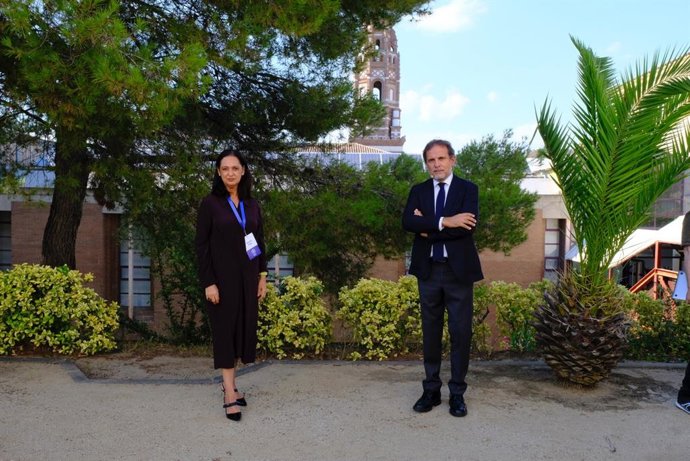 La nueva presidenta de Barcelona Global, Aurora Cat, y el presidente saliente, Pau Guardans, este miércoles en Barcelona