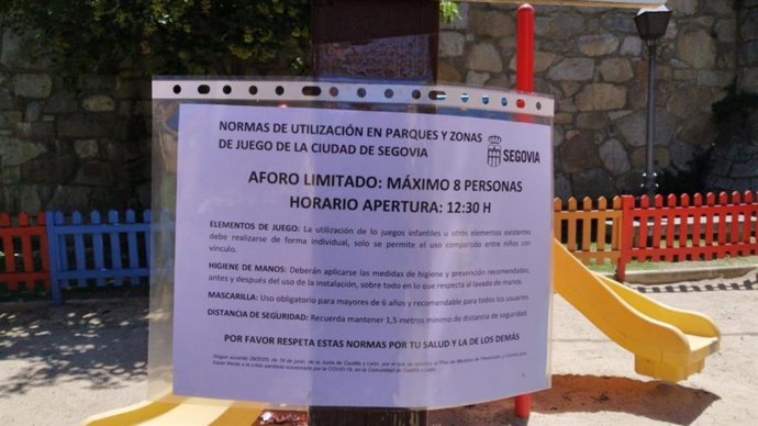 Cartel informativo en un parque de Segovia.
