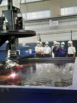 Corte de la primera chapa de la quinta corbeta del programa de Arabia en Navantia San Fernando