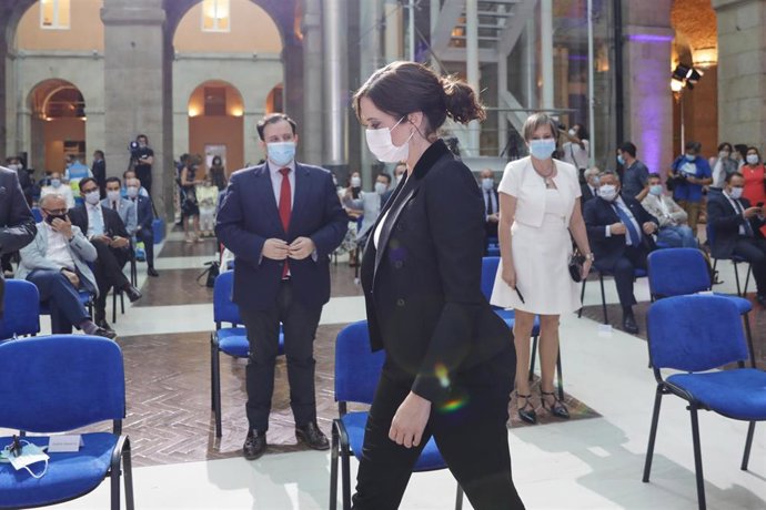 La presidenta de la Comunidad de Madrid, Isabel Díaz Ayuso, durante el homenaje organizado por el periódico 'La Razón' al personal sanitario implicado en la lucha contra el COVID-19, en Madrid (España), a 14 de julio de 2020.