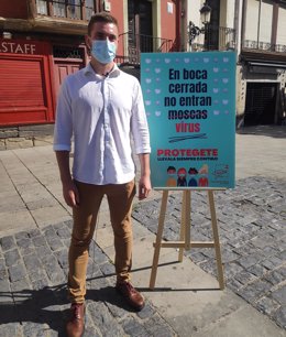 El secretario general de Juventudes Socialistas en La Rioja, Abel Martínez, presenta la campaña 'En boca cerrada no entran virus'