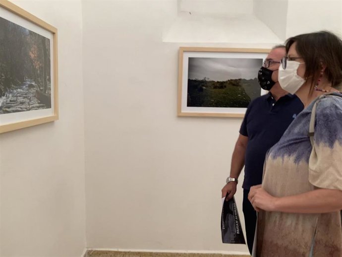 La concejal de Cultura, Gina Aguiar, junto al representante de AFS, Juan Luis Misis.