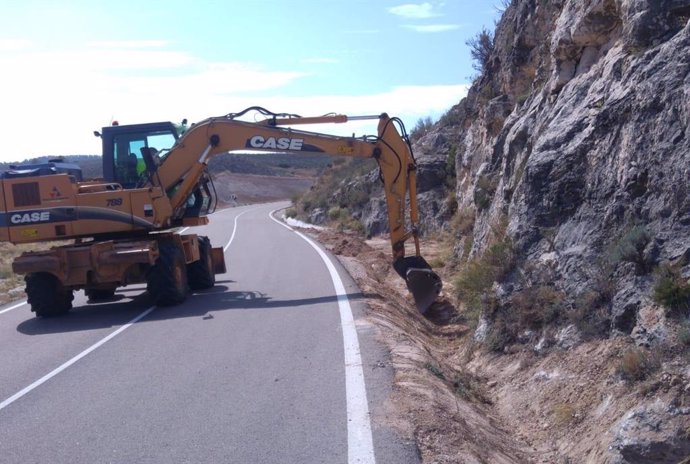 Trabajos de conservación en una carretera de la provincia