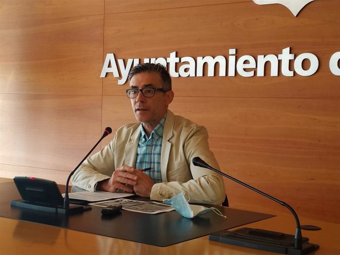 El concejal del Grupo Municipal Popular, Pablo Santaolalla, critica la gestión de Pradoviejo