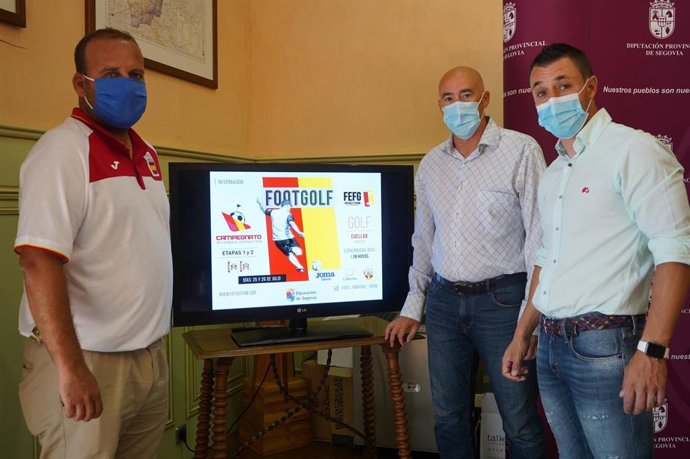 Presentación con el diputado provincial de Deportes, Óscar Moral, acompañado del presidente de la Federación Española de FootGolf, Iván Godoy y al responsable en Castilla y León, Agustín Galleguillos