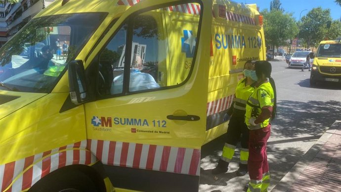 Ambulancia del Summa en el lugar del accidente