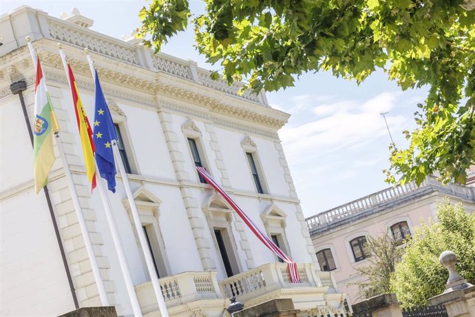 Bandera de la UDL en el Palacio de Gobierno de La Rioja