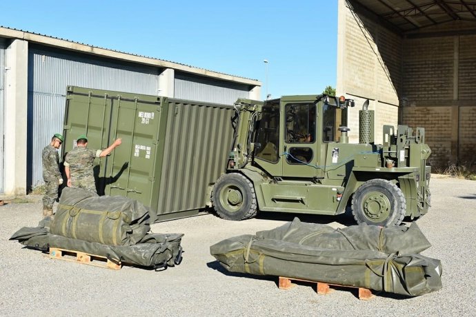 Instalación de literas para positivos por Covid-19 en Albalate de Cinca (Huesca)