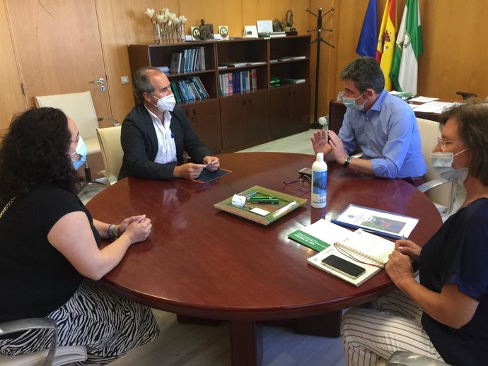 Huelva.- La Delegación de Agricultura media para que extutelados trabajen en el 