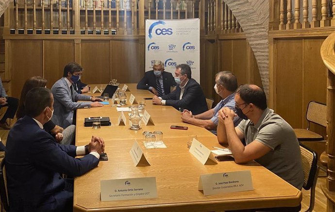 Reunión de la Plataforma Ciudadana #SevillaYA con el alcalde de Sevilla, Juan Espadas
