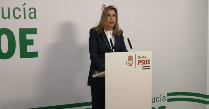 La parlamentaria socialista onubense Manuela Serrano en rueda de prensa.