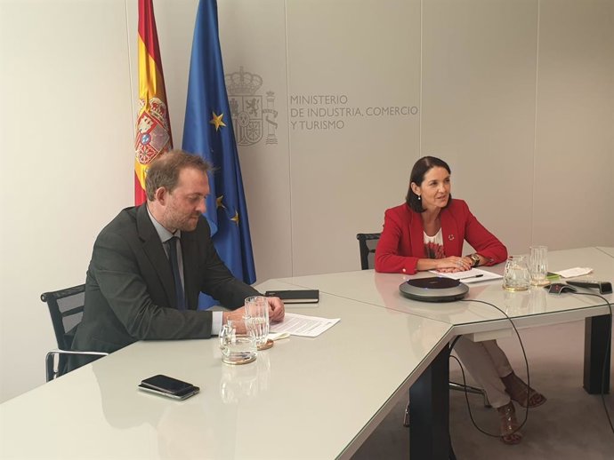 Reyes Maroto analiza con Easyjet y ALA la evolución de la conectividad áerea y el movimiento de turistas internacionales.