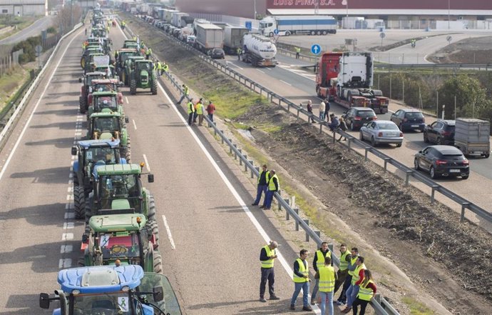 Imagen de archivo de las protestas de tractores en la A-4 en Jaén.