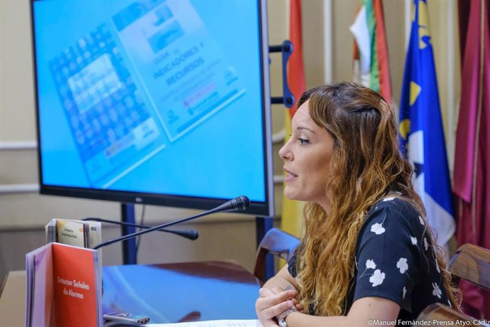 Lorena Garrón en rueda de prensa en el Ayuntamiento de Cádiz