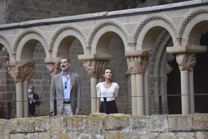 Los Reyes de España, Don Felipe VI y Doña Letizia, durante su visita al Monasterio Viejo de San Juan de la Peña, en Botaya, Huesca
