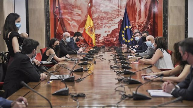 Reunión en el Congreso de la Comisión Permanente de Seguimiento del Acuerdo de Coalición de PSOE y Unidas Podemos