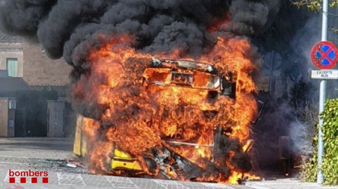 Arde un autobús en Lleida