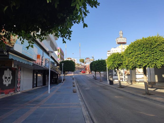 Calles vacías en Magaluf tras la publicación de la resolución del Govern que obliga el cierre de los establecimientos en diversas calles de Magaluf y Playa de Palma