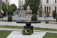 La Cibeles celebra la Liga con una bufanda y una bandera y sin el calor de los aficionados por la Covid-19