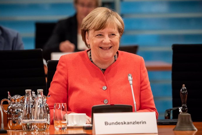 Cumbre UE.- Merkel advierte de que las diferencias de los 27 sobre el fondo euro