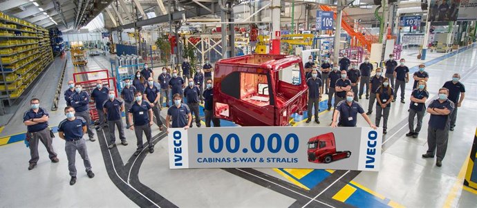 Trabajadores de la planta de Iveco de Valladolid celebran su cabina número 100.000