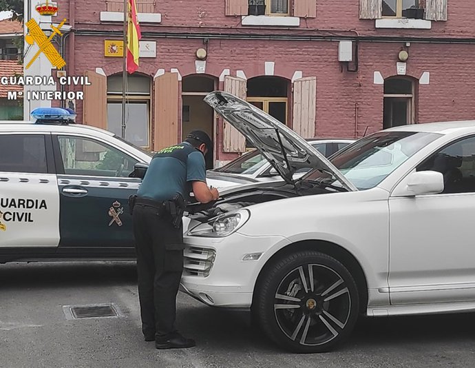 Nota De Prensa La Guardia Civil Detiene A Una Pareja Por Estafar A Dos Concesionarios De Coches