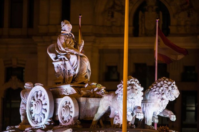 The Goddess Cibeles with the flag of Real Madrid during Real Madrid fans celebrate the league title at the Cibeles fountain with great security measures on July 16, 2020 in Madrid, Spain.
