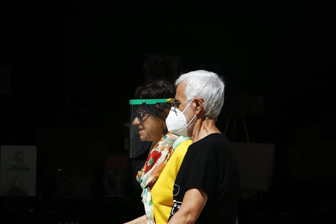 Personas con mascarilla 