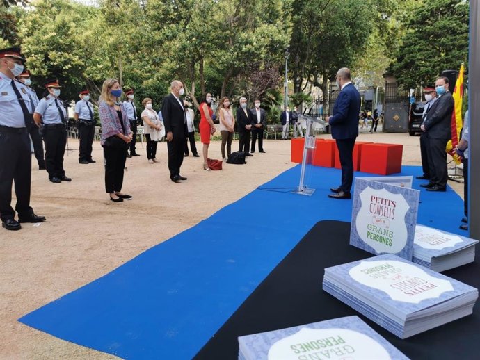 El conseller Miquel Buch en la presentación del libro 'Petits consells per a grans persones'