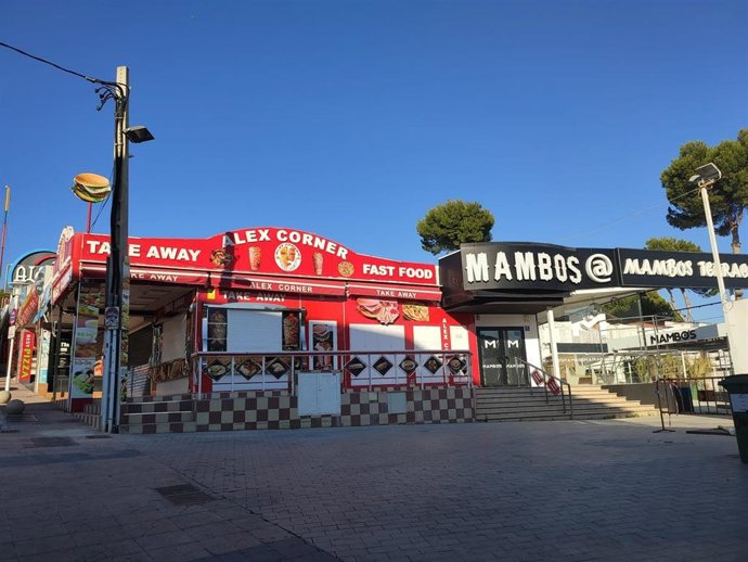 Calles vacías en Magaluf después de que el Govern haya ordenado el cierre de establecimientos en diferentes vías para evitar el turismo de excesos.