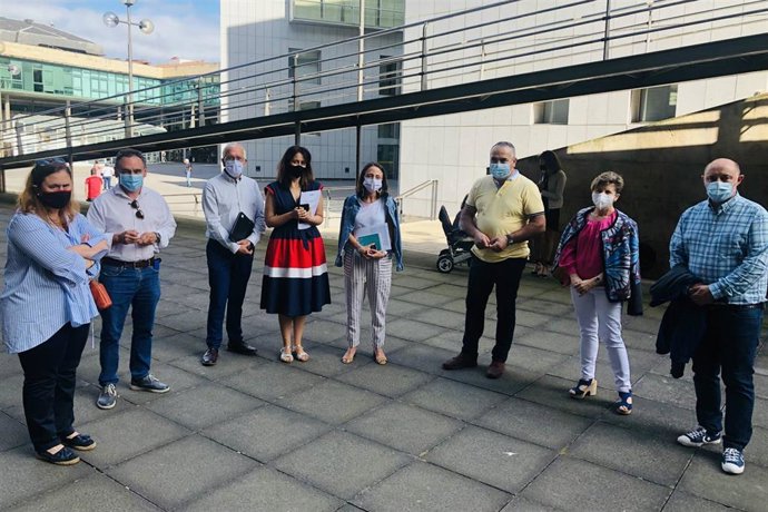 La consjera de Bienestar y Derechos Sociales, Melania Álvarez se reúne con representantes municipales para abordar la reapertura de los centros de día.